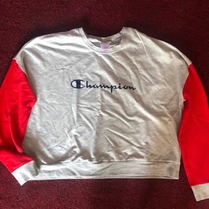 A long sleeve champion shirt 🤘🏽